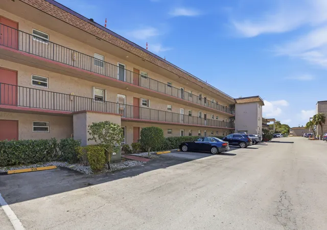 721-lori-dr-113-palm-springs-fl-33461/hzid_b7174885