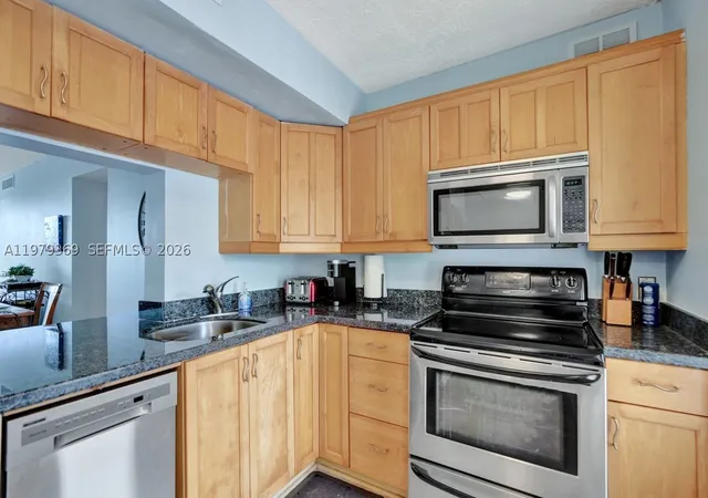 2651-s-course-dr-203-pompano-beach-fl-33069/hzid_ad2fbfd9