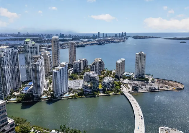 950-brickell-bay-dr-4100-miami-fl-33131/hzid_9b75dd80