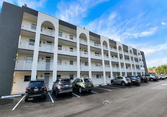 1541-s-ocean-blvd-211-pompano-beach-fl-33062/hzid_ccaf0459