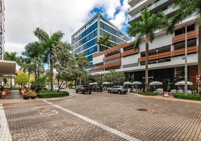2960-ne-207th-st-708-aventura-fl-33180/hzid_57e1e4ff