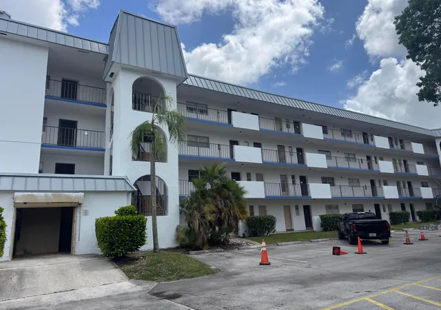 6300-s-falls-cir-dr-314-lauderhill-fl-33319/hzid_665a5405