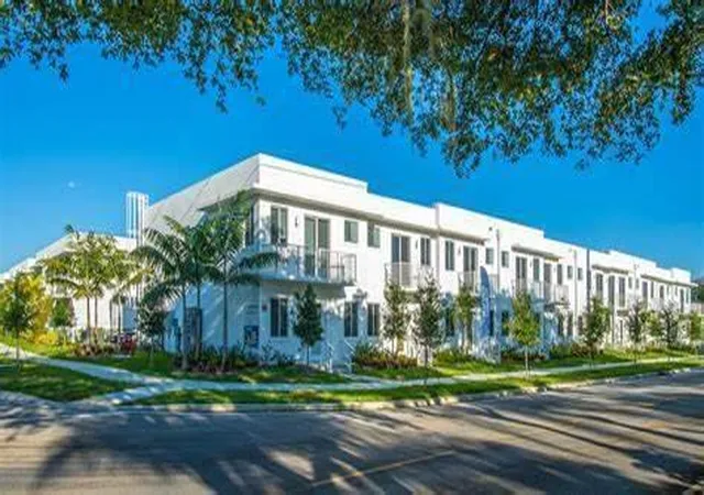 2651-ne-212th-ter-107-miami-fl-33180/hzid_fbe32667