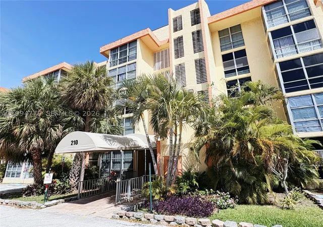 210-172nd-st-333-sunny-isles-beach-fl-33160/hzid_14c45fd1