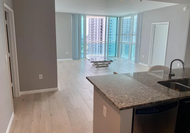 951-brickell-ave-3611-miami-fl-33131/hzid_26c0323f