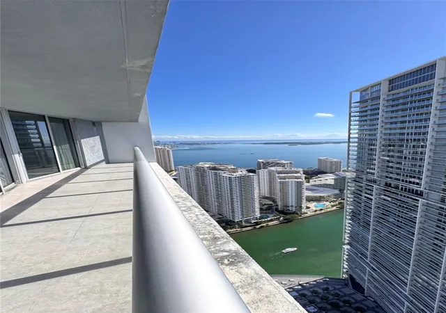 475-brickell-ave-4913-miami-fl-33131/hzid_e6e8349f