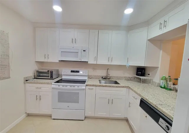 5945-del-lago-cir-sunrise-fl-33313/hzid_4d5905d7
