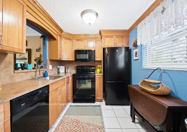 8004-lagos-de-campo-blvd-c-203-tamarac-fl-33321/hzid_6511962e