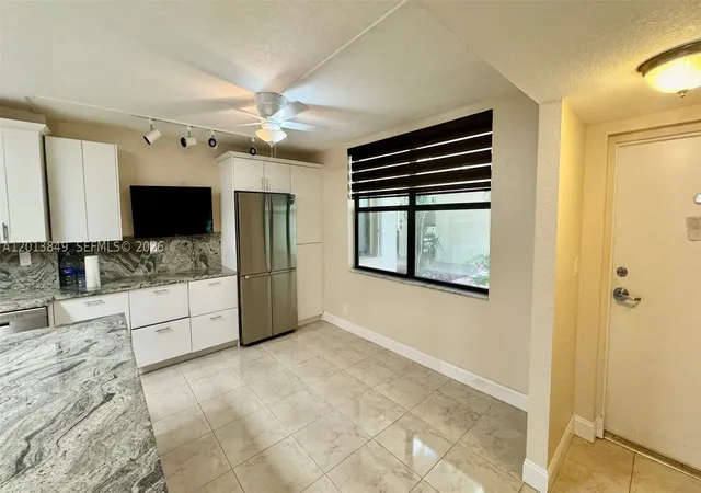 20381-ne-30th-ave-118-7-aventura-fl-33180/hzid_6ab4b8b5
