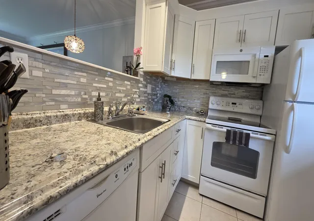 5161-w-oakland-park-blvd-206-lauderdale-lakes-fl-33313/hzid_2d47b6ac