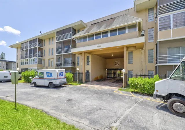 4848-nw-24th-ct-205-lauderdale-lakes-fl-33313/hzid_35781946