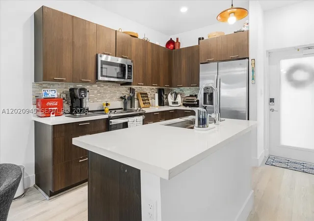 8301-nw-41st-st-b-309-doral-fl-33166/hzid_7f556001