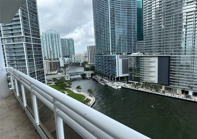 901-brickell-key-blvd-2005-miami-fl-33131/hzid_e0ca5ddb