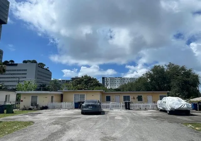 224-se-9th-ct-1-4-hallandale-beach-fl-33009/hzid_71404407