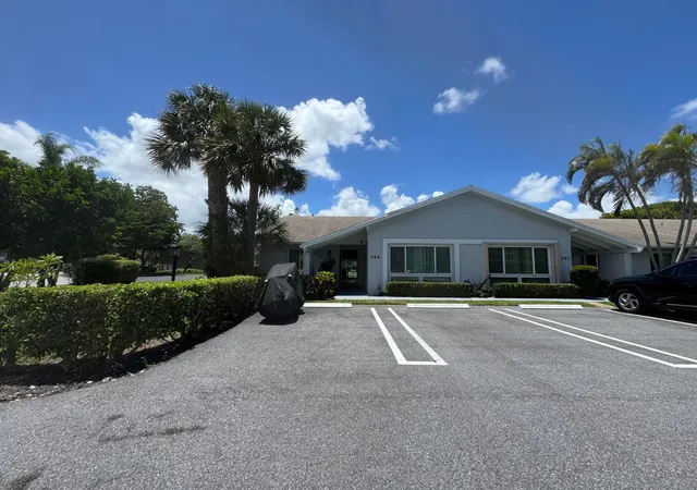 744-lago-rd-1f-delray-beach-fl-33445/hzid_7b280893