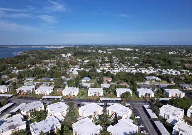 1310-ne-14th-ct-k17-jensen-beach-fl-34957/hzid_348ce4c9