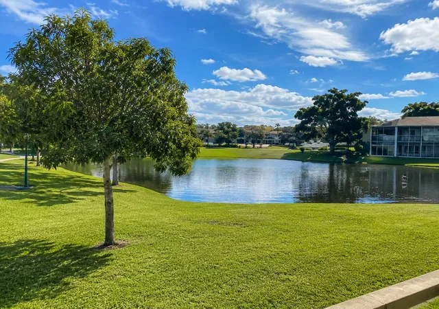 2828 Casita Wy