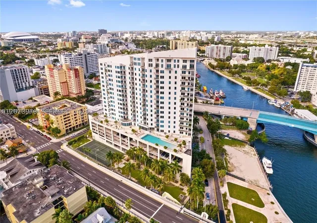 10-sw-south-river-dr-801-miami-fl-33130/hzid_2f7ac205