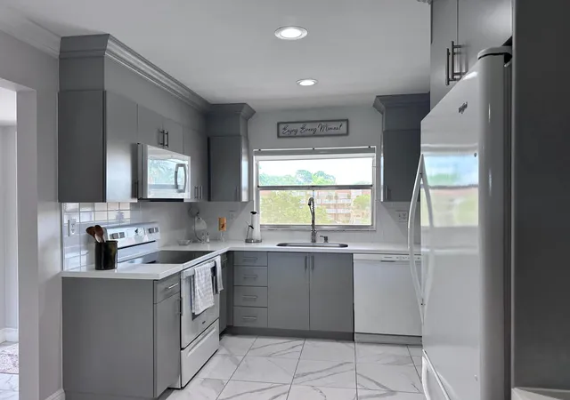 9300-sunrise-lakes-blvd-309-sunrise-fl-33322/hzid_8122343c