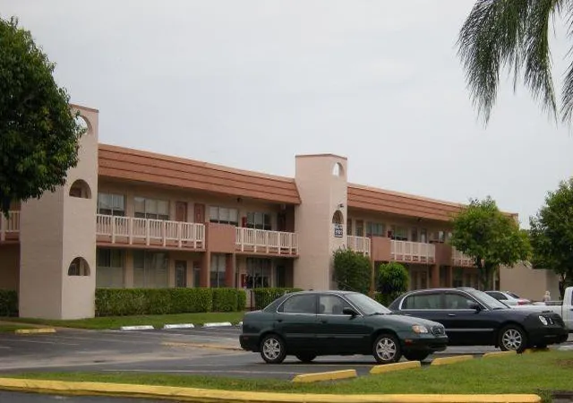 9101-sunrise-lakes-blvd-206-sunrise-fl-33322/hzid_e9323c2e