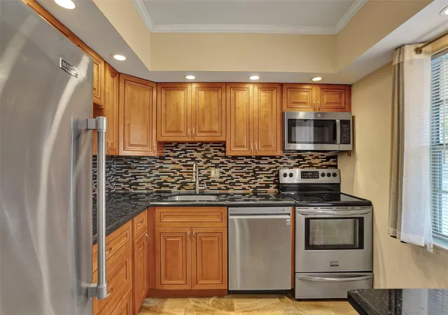 651-nw-80th-ter-207-margate-fl-33063/hzid_4d8ef3ef