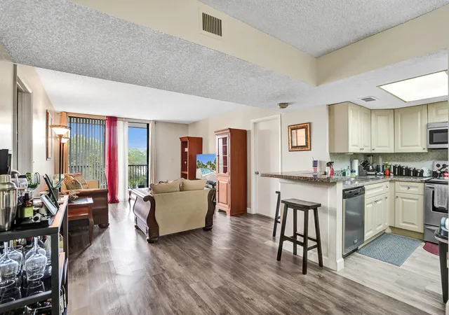 5570-nw-44th-st-305a-lauderhill-fl-33319/hzid_efa5b47c