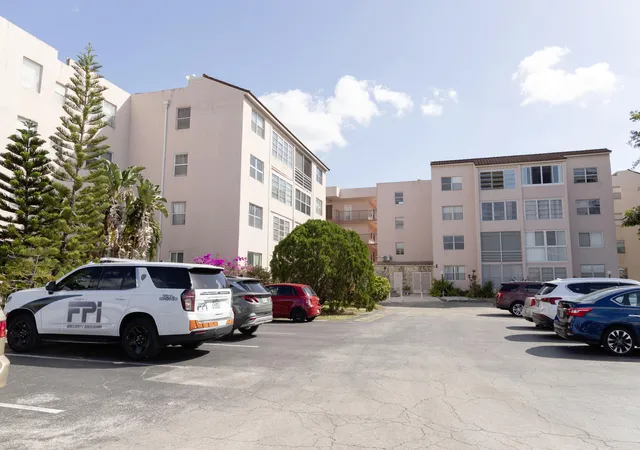 2851-somerset-dr-116-lauderdale-lakes-fl-33311/hzid_71921702