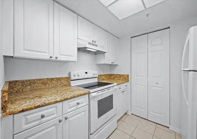 200-n-crestwood-ct-n-211-royal-palm-beach-fl-33411/hzid_96c6cedc