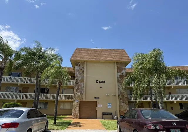 600-village-green-ct-121-palm-springs-fl-33461/hzid_6bb06a54