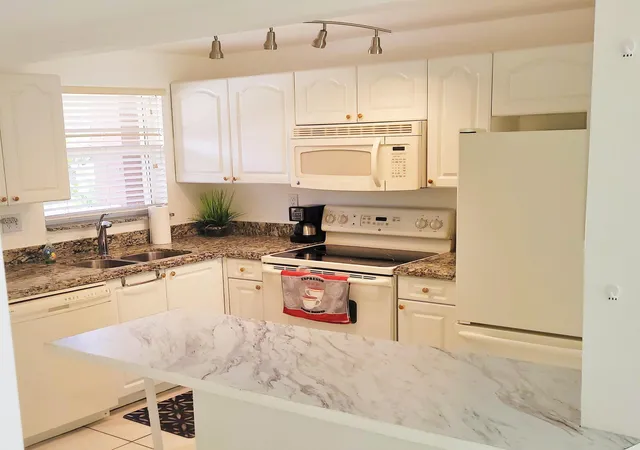 2801-n-pine-island-rd-204-sunrise-fl-33322/hzid_96ce1157