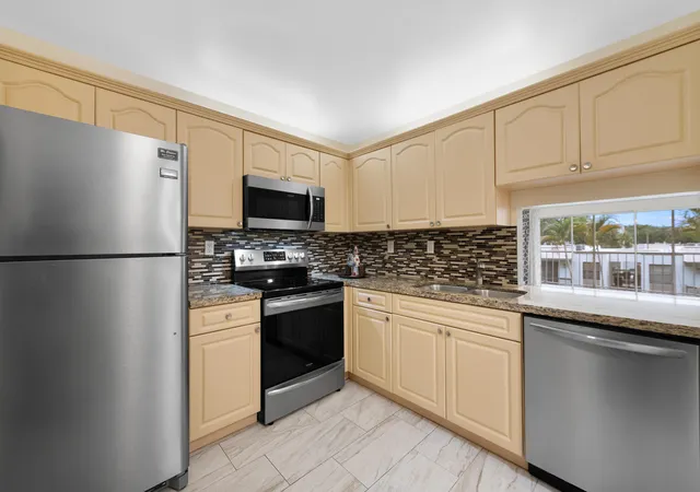 483-n-pine-island-rd-c304-plantation-fl-33324/hzid_04b3a681