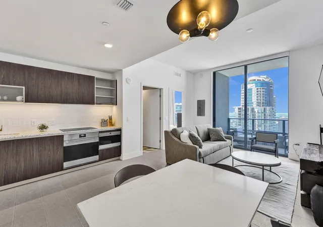 159-ne-6th-st-4813-miami-fl-33132/hzid_cdaa1a94