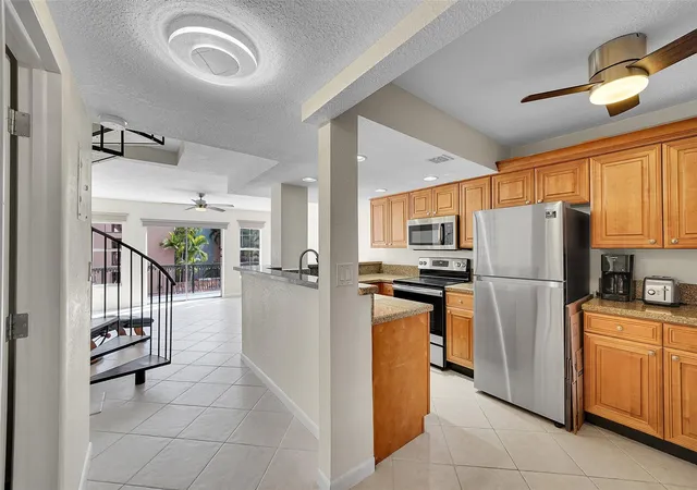 650-tennis-club-dr-305-fort-lauderdale-fl-33311/hzid_5f5a2a32