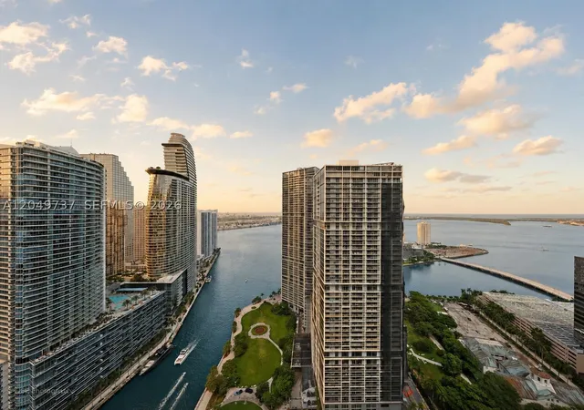 77-se-5th-street-uph01-miami-fl-33131/hzid_e2b51669