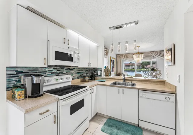 14388-emerald-lake-dr-2-delray-beach-fl-33446/hzid_ef8d00e1