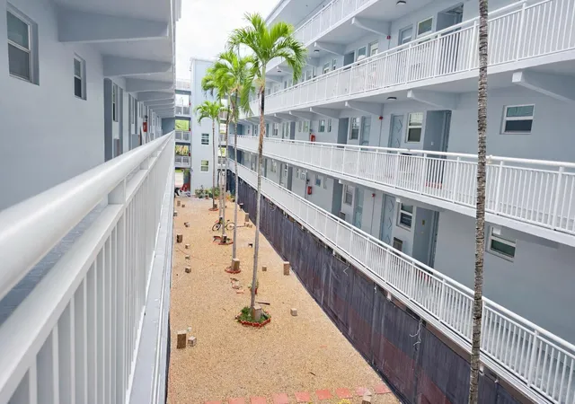 215-se-3rd-ave-306d-hallandale-beach-fl-33009/hzid_80ce7551