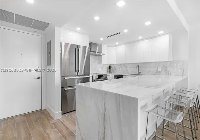 5701-collins-ave-1707-miami-beach-fl-33140/hzid_9c280eda