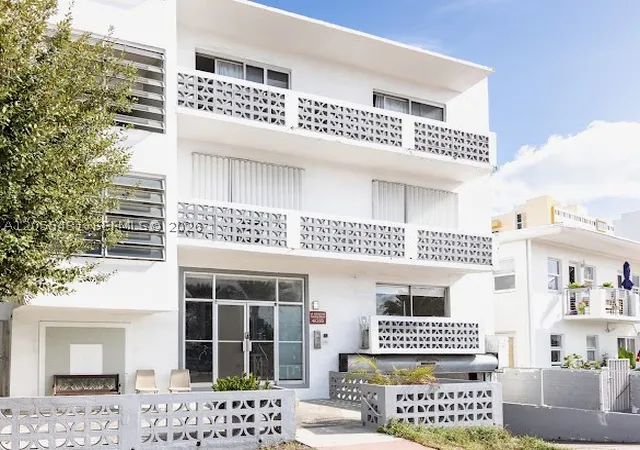 4015-indian-creek-dr-306-miami-beach-fl-33140/hzid_b5c0c983