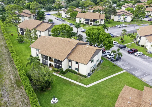 5930-whispering-pine-wy-c-2-fl-33463/hzid_37ccb27b
