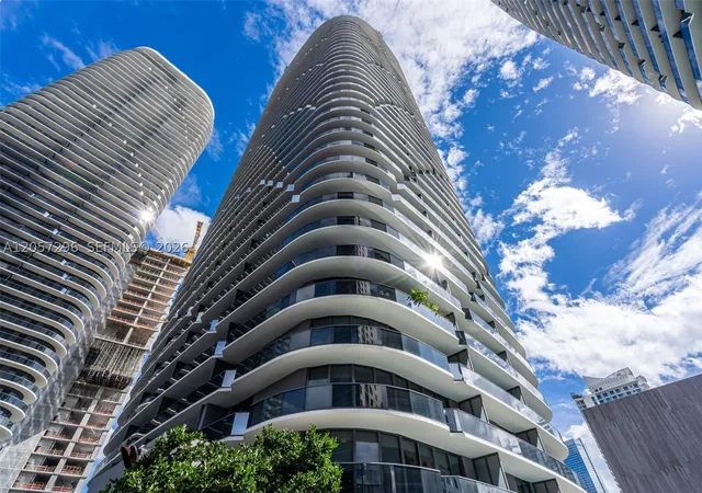 55-sw-9th-st-2407-miami-fl-33130/hzid_33109a84