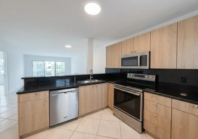 1541-s-ocean-blvd-219-pompano-beach-fl-33062/hzid_968fe75b
