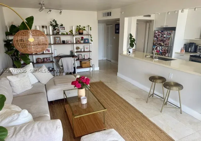 1688-west-ave-906-miami-beach-fl-33139/hzid_b7a39463