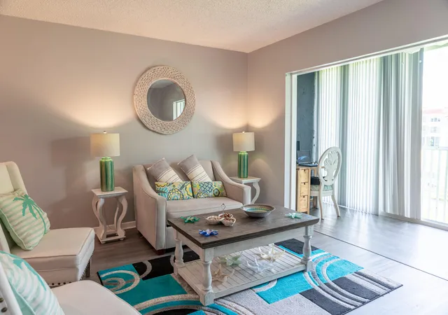 4-abbey-ln-208-delray-beach-fl-33446/hzid_64b3e06a
