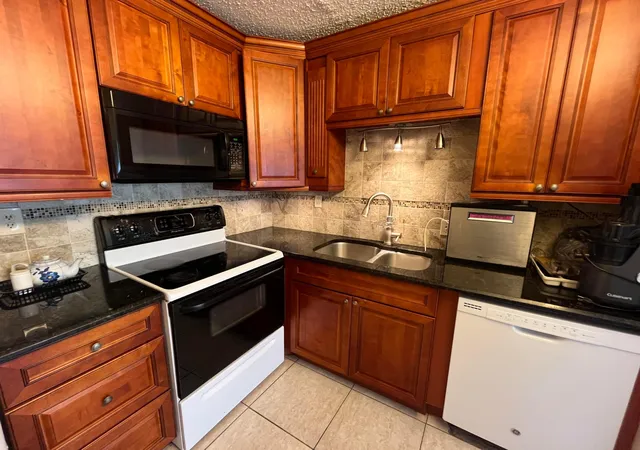 7-flanders-a-delray-beach-fl-33484/hzid_df072a23
