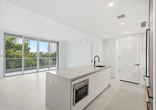2200-brickell-ave-301-miami-fl-33129/hzid_a4f990fb