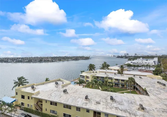 900-bay-dr-721-miami-beach-fl-33141/hzid_f1c6325b