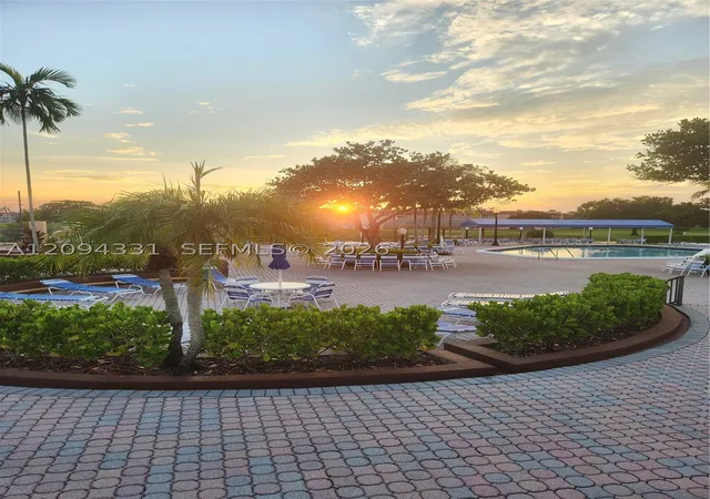 8891-sunrise-lakes-blvd-302-sunrise-fl-33322/hzid_2d9e8519