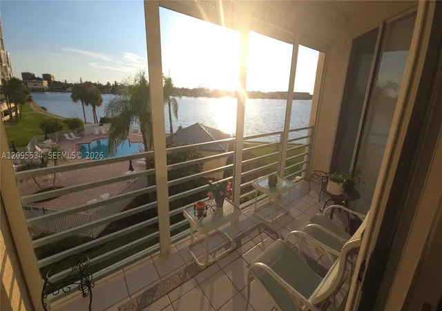 7974-sailboat-key-blvd-202-south-pasadena-fl-33707/hzid_79dc77eb