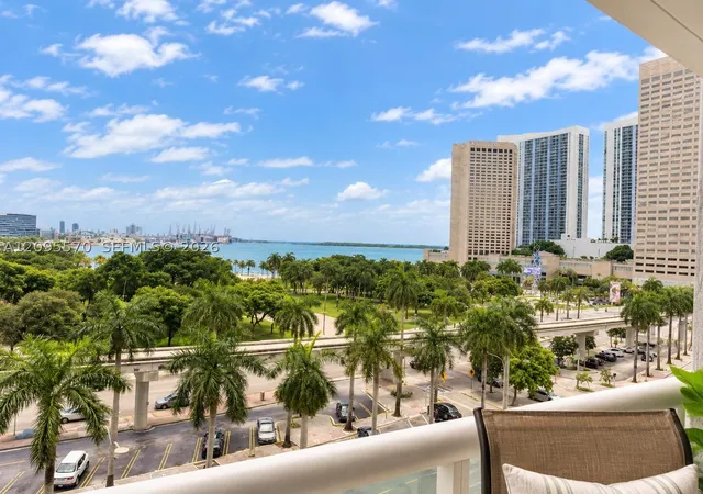 50-biscayne-blvd-705-miami-fl-33132/hzid_d09f8cb3