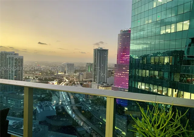 200-biscayne-blvd-way-4011-miami-fl-33131/hzid_d7aab669